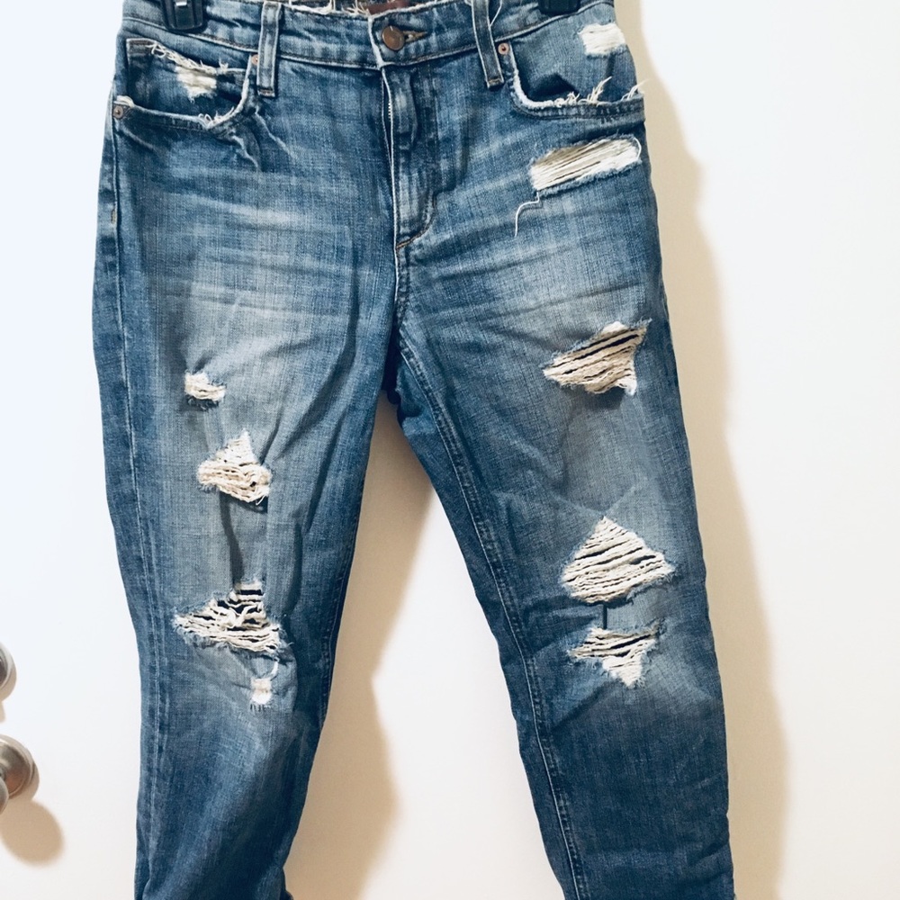 Joe’s skinny Boyfriend